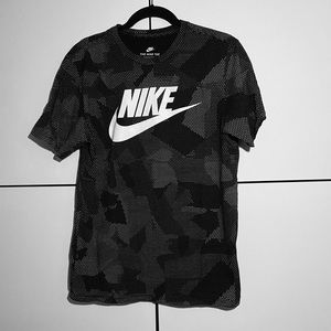Nike AIR Men’s Sportswear Hype Mesh Camo in Black & Grey Medium.